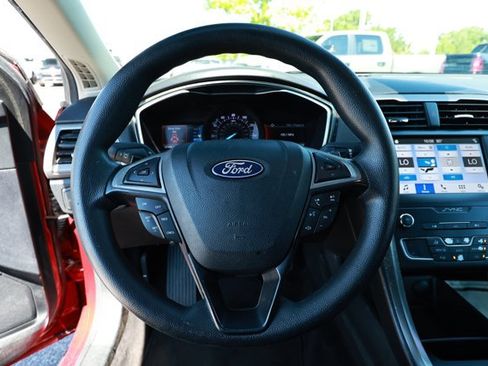 Used 2019 Ford Fusion SE FWD image 11