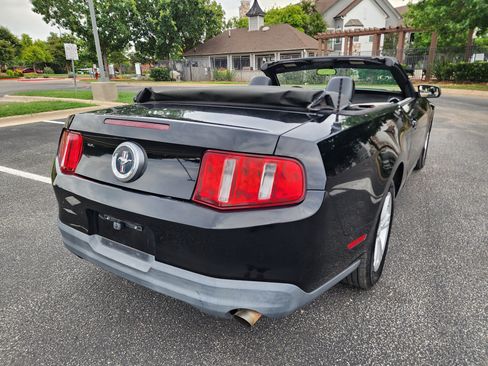 Used 2010 Ford Mustang Convertible RWD image 23