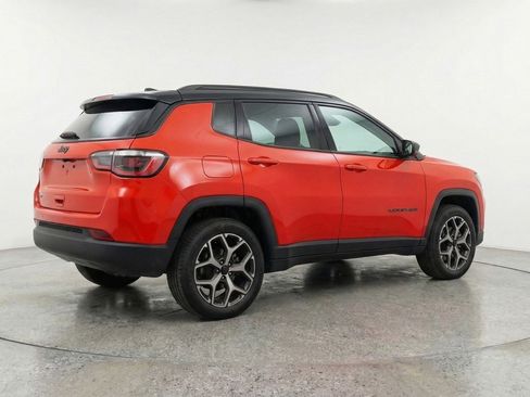 Used 2025 Jeep Compass Limited image 9