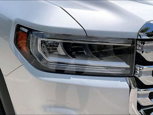Used 2020 GMC Acadia SLT FWD image 28