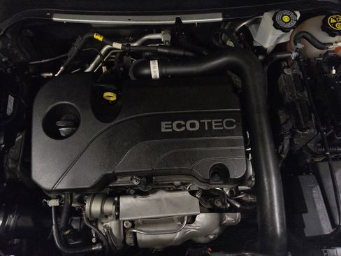 Used 2021 Chevrolet Equinox LS FWD image 30