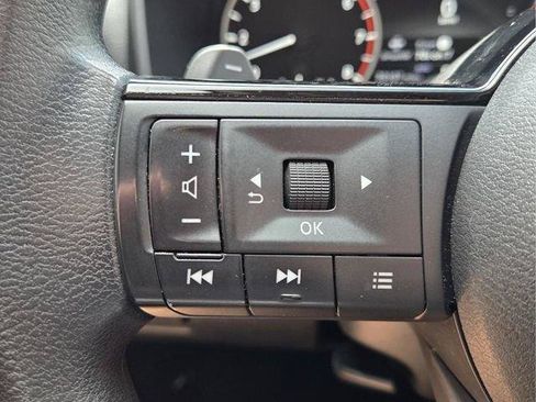 Used 2022 Nissan Rogue SV AWD/4WD image 32