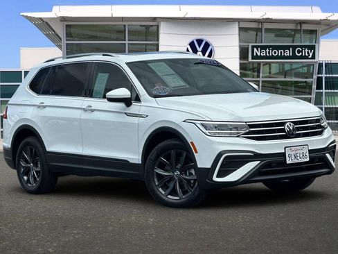 Used 2024 Volkswagen Tiguan SE FWD image 2