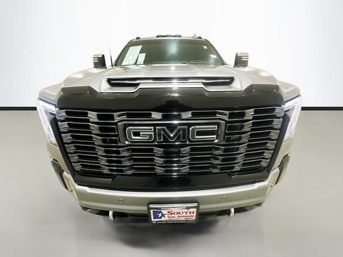 Used 2025 GMC Sierra 3500 Denali Ultimate AWD/4WD image 2