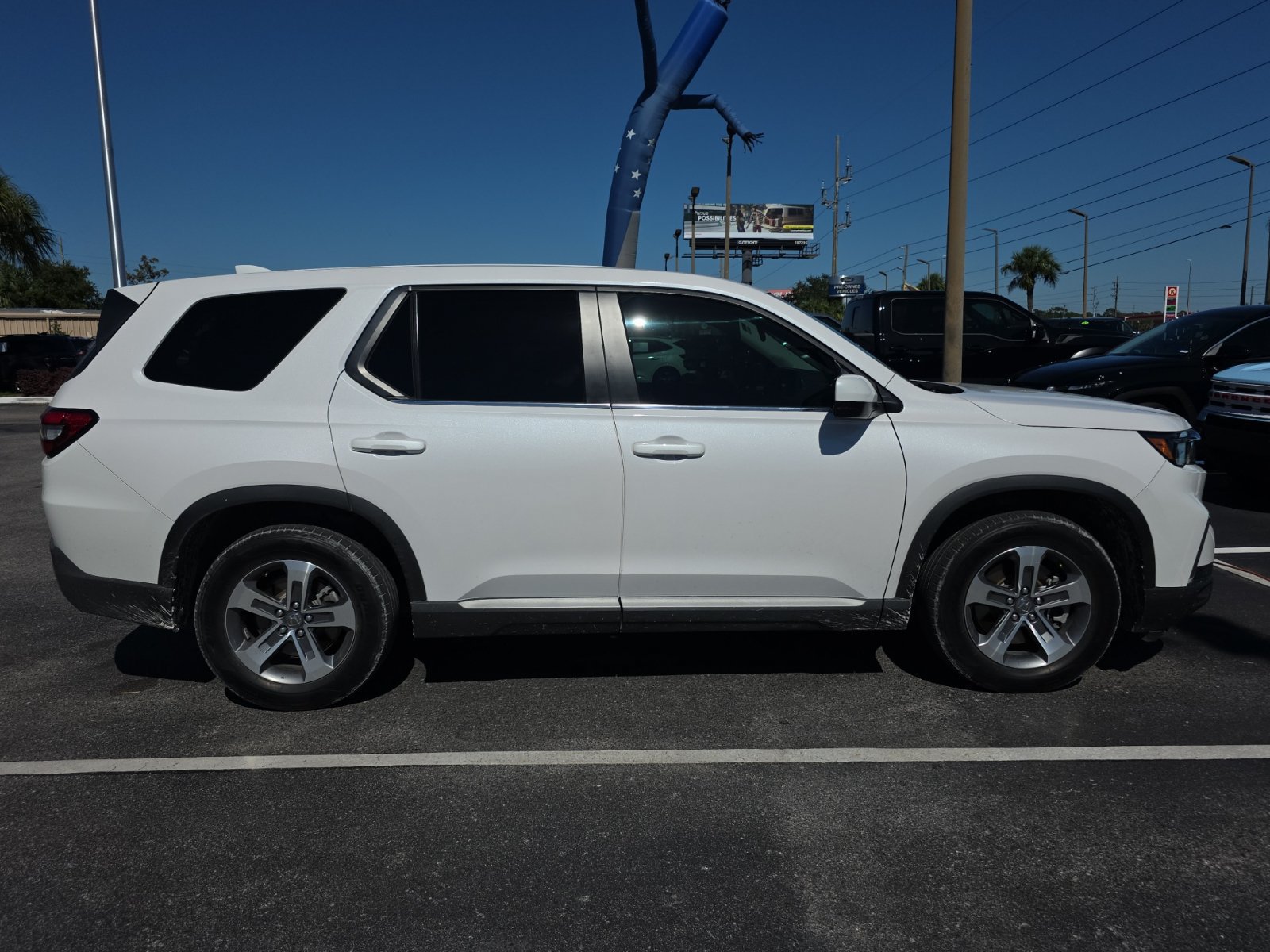 Used 2025 Honda Pilot EX-L image 3