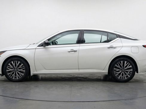 Used 2025 Nissan Altima 2.5 SV FWD image 5