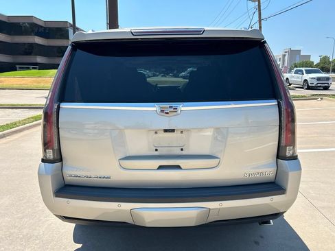 Used 2017 Cadillac Escalade Premium Luxury AWD/4WD image 13