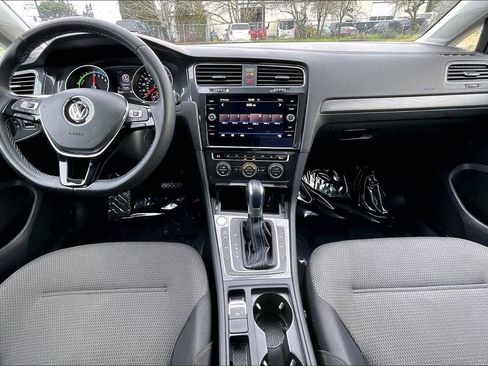Used 2019 Volkswagen e-Golf SE image 17