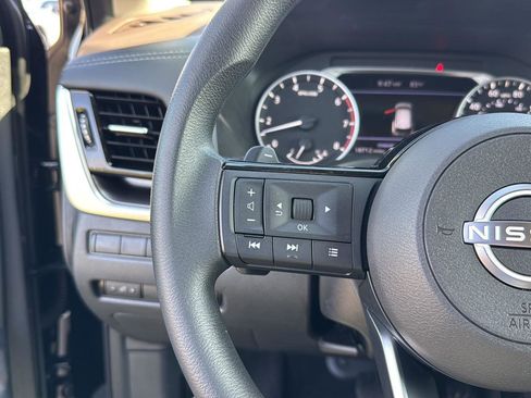 Used 2022 Nissan Rogue SV image 18