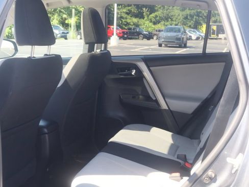 Used 2017 Toyota RAV4 XLE AWD/4WD image 31