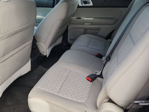Used 2015 Ford Explorer XLT w/ Equipment Group 201A FWD image 10