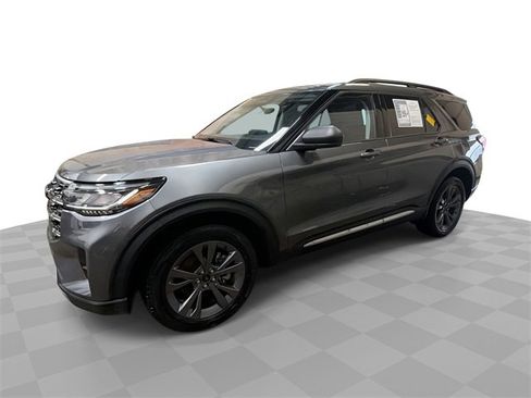 Used 2025 Ford Explorer Active w/ Active Comfort Package image 1