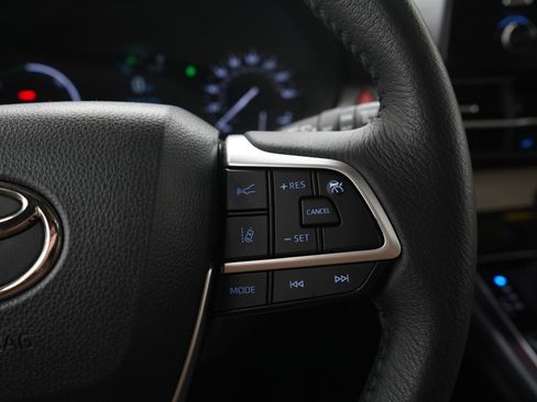 Used 2023 Toyota Sienna XLE w/ XLE Plus Package AWD/4WD image 26