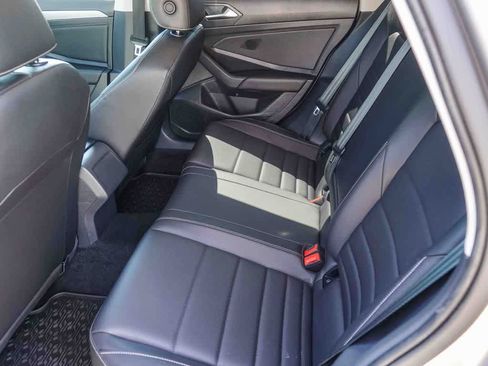 Used 2021 Volkswagen Jetta SE image 17