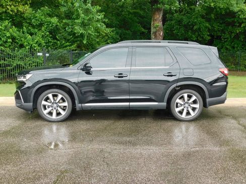 Certified 2023 Honda Pilot Touring image 2