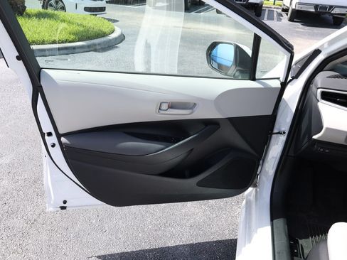 Used 2025 Toyota Corolla LE FWD image 10
