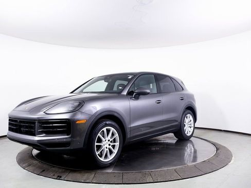 Certified 2025 Porsche Cayenne AWD/4WD image 1