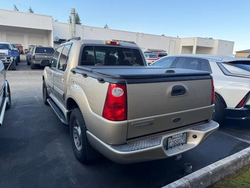 Used 2004 Ford Explorer Sport Trac XLT AWD/4WD image 3