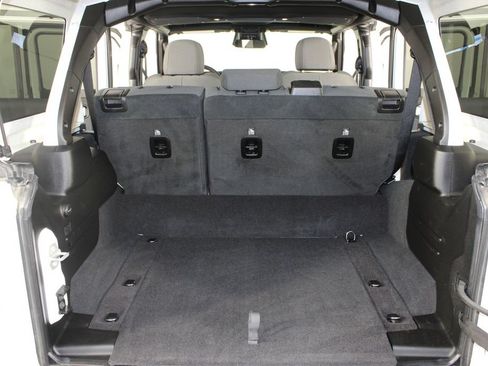Used 2025 Jeep Wrangler Unlimited Sahara AWD/4WD image 17