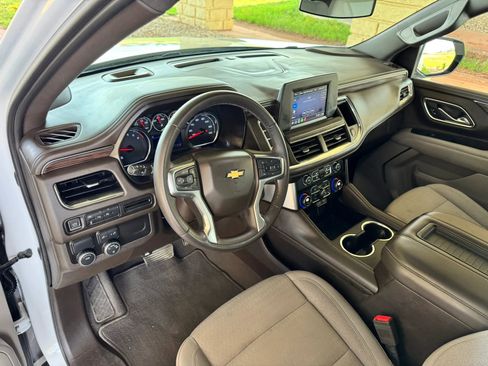 Used 2023 Chevrolet Suburban LS RWD image 11