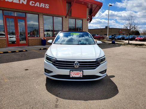 Used 2019 Volkswagen Jetta SEL Premium image 2