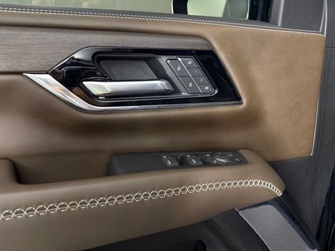 Used 2025 GMC Yukon XL Denali Ultimate AWD/4WD image 20