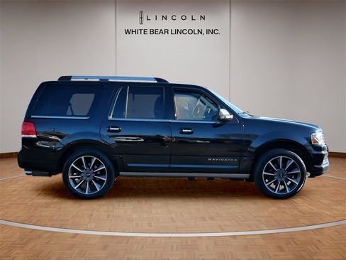 Used 2016 Lincoln Navigator Reserve image 4