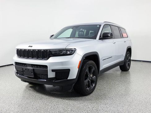 Used 2023 Jeep Grand Cherokee L Laredo image 3