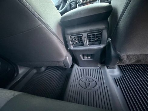 Used 2025 Toyota RAV4 XLE AWD/4WD image 44
