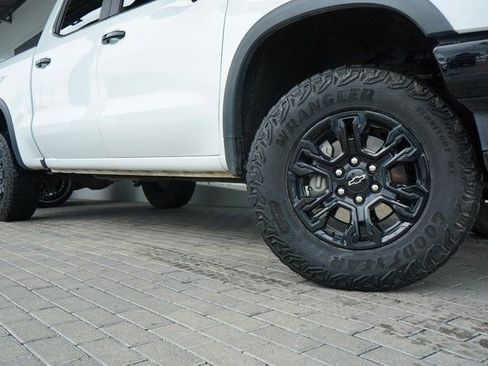 Used 2022 Chevrolet Silverado 1500 ZR2 w/ Technology Package image 10