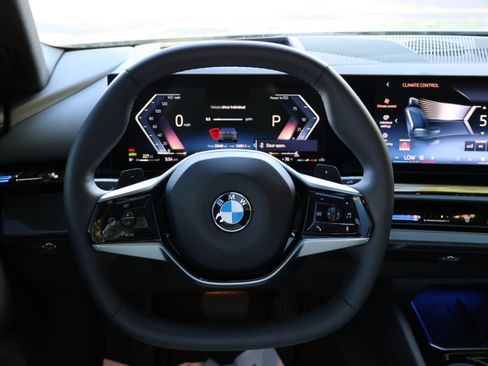 Used 2026 BMW 530i w/ Premium Package RWD image 27
