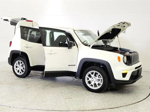 Used 2023 Jeep Renegade Latitude image 9