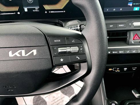 Used 2025 Kia K4 LXS image 12