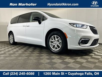Used 2024 Chrysler Pacifica Touring-L