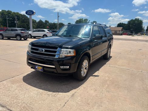 Used 2015 Ford Expedition EL Limited w/ Equipment Group 301A AWD/4WD image 8