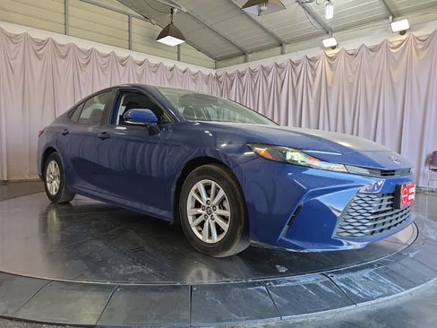 Used 2025 Toyota Camry LE FWD image 10