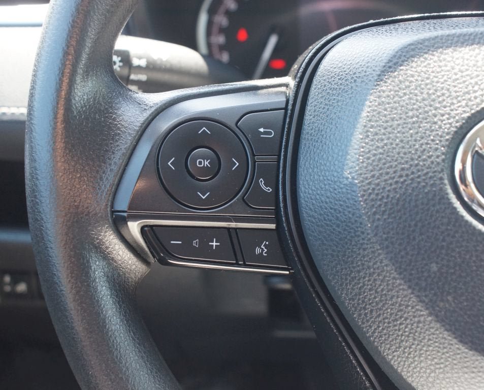 Used 2025 Toyota RAV4 XLE AWD/4WD image 9