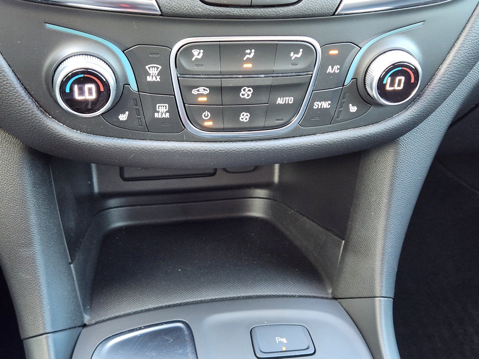 Used 2024 Chevrolet Equinox LT FWD image 14