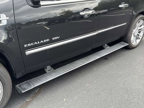 Used 2010 Cadillac Escalade ESV Platinum image 32