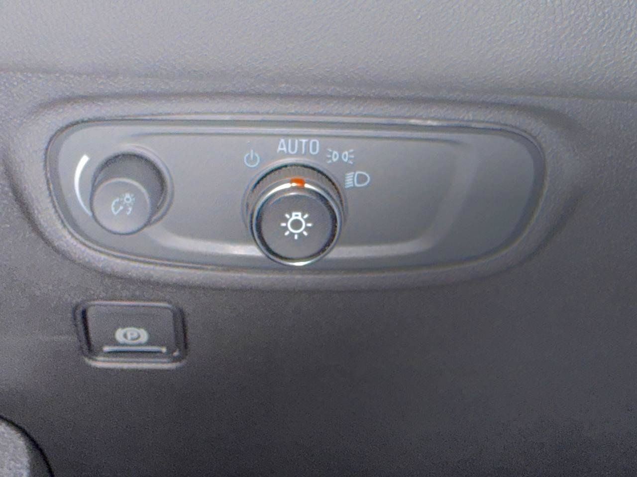 Used 2020 GMC Terrain SLE w/ Driver Convenience Package FWD image 41