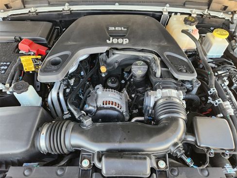 Used 2021 Jeep Gladiator Sport image 29