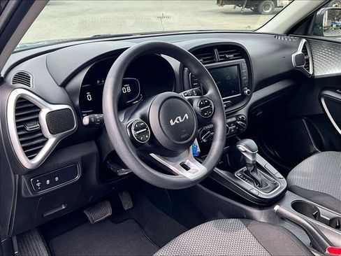 Used 2023 Kia Soul LX w/ LX Technology Package image 14