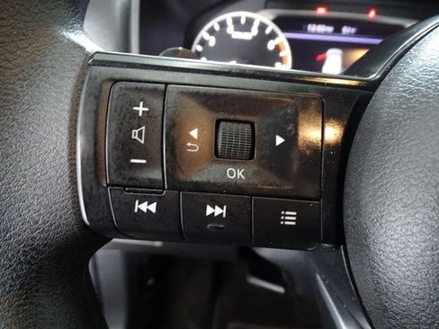 Used 2024 Nissan Rogue SV AWD/4WD image 7