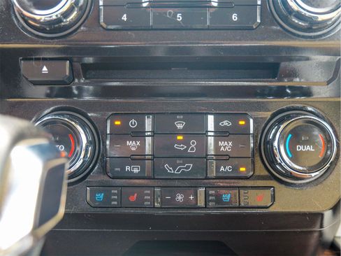 Used 2015 Ford F150 Lariat RWD image 23