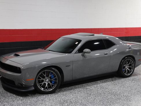 Used 2017 Dodge Challenger SRT image 18