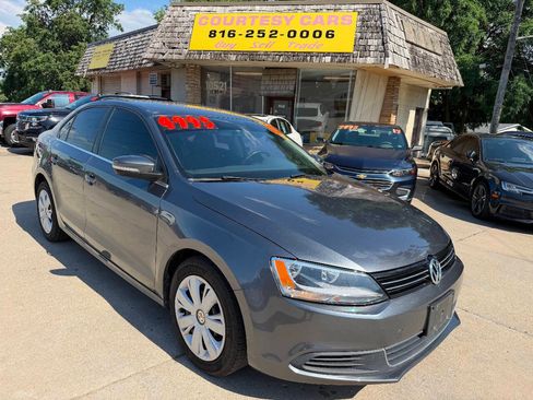 Used 2013 Volkswagen Jetta SE FWD image 1