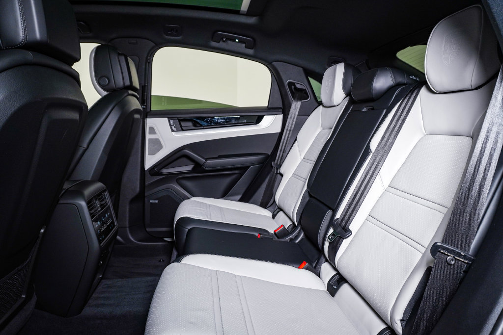 Certified 2026 Porsche Cayenne Coupe AWD/4WD image 17