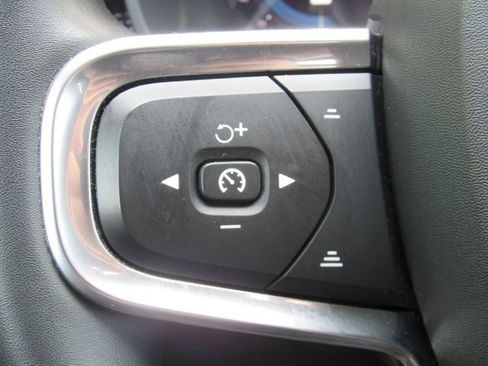 Used 2022 Volvo XC40 P8 Recharge Plus image 38