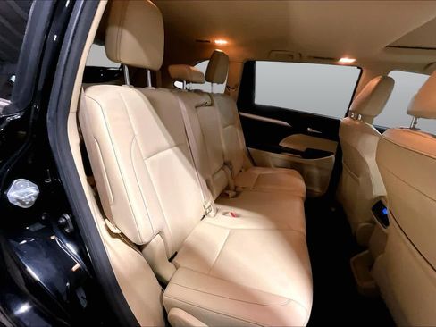 Used 2018 Toyota Highlander XLE AWD/4WD image 20