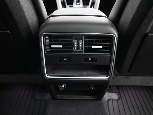 Certified 2022 Porsche Cayenne Turbo S AWD/4WD image 8